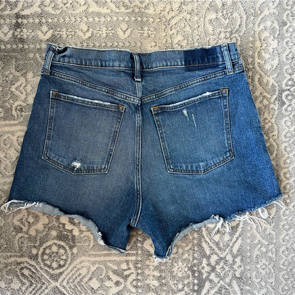 Abercrombie Curve Love 4-inch Mom Short in DARK